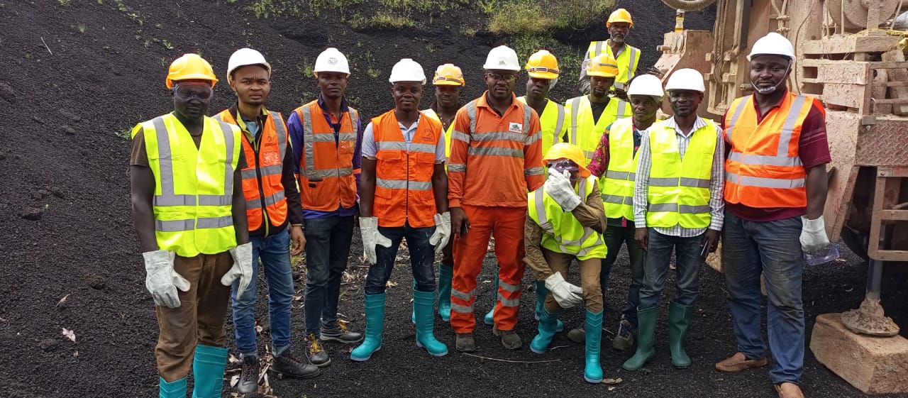 FORAGE MINIER A LA CARRIERE CIMENCAM DE FOUMBOT